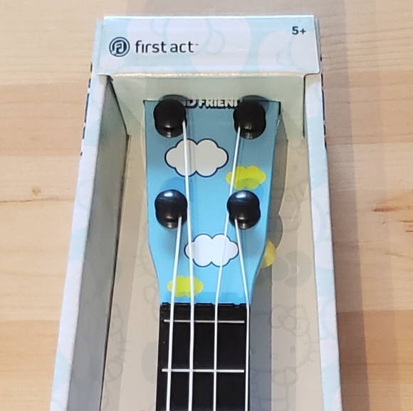 🌈 Hello Kitty and Friends Ukulele Guitar by First Act- Rainbow & Sky Design - Picture 8 of 8